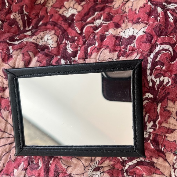 Eric Javits Pochette Squishee Crossbody. - Picture 5 of 7